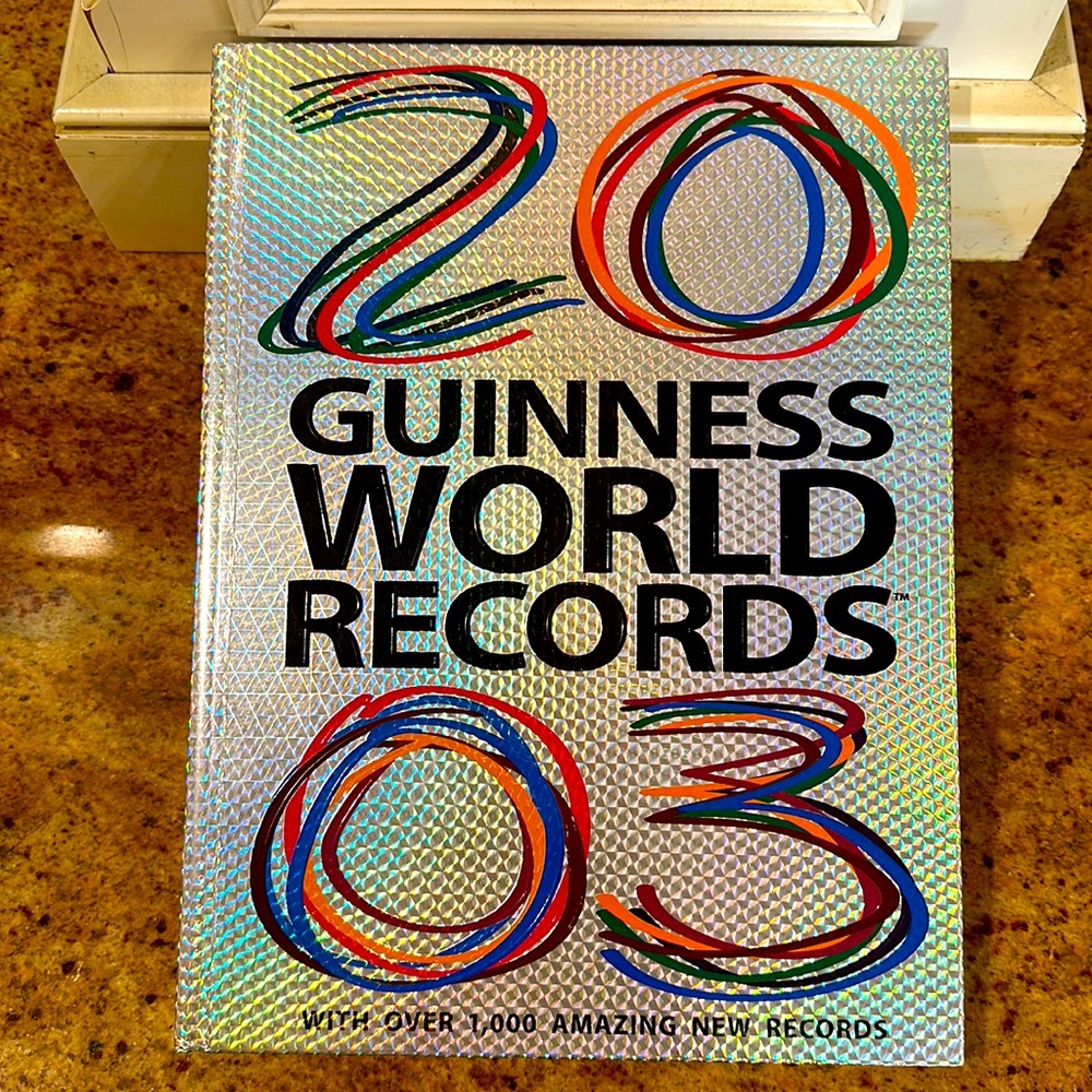 2003 GUINNESS BOOK OF WORLD RECORDS WITH OVER 1000 RECORDS